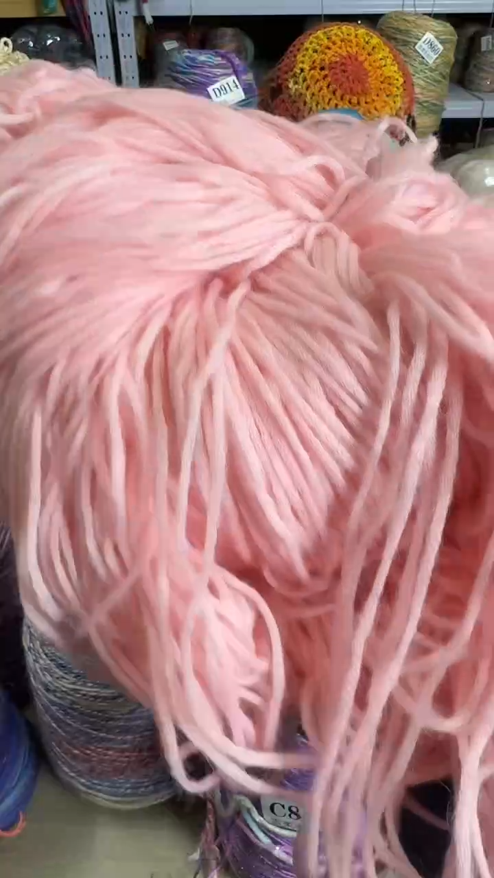 羊毛浅**年微瑕羊驼喷毛粉色0.75斤
