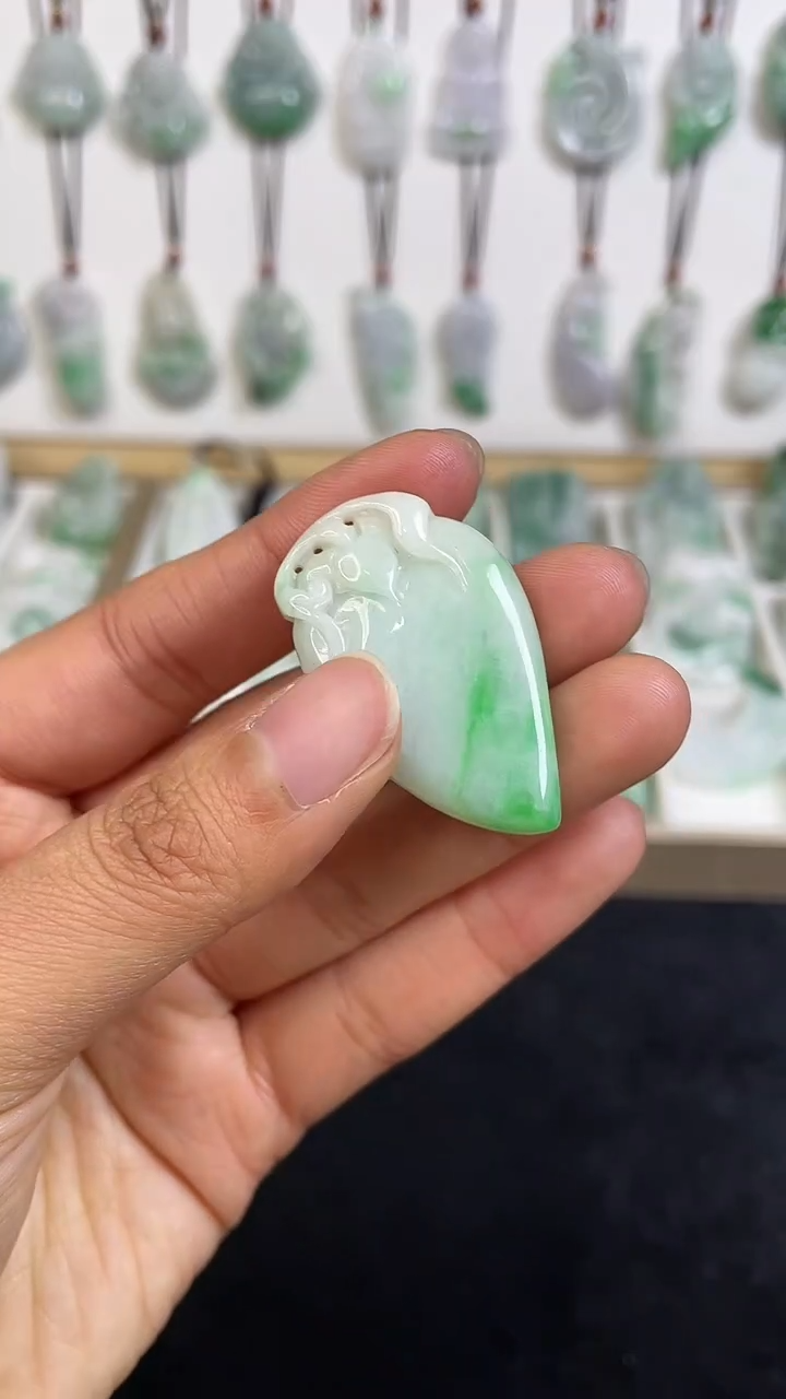 颈饰未镶嵌翡翠1