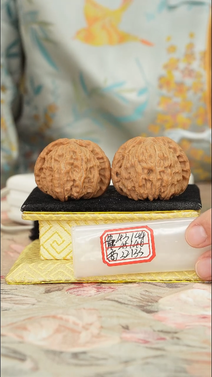 【闪购商品】文玩核桃把件白狮子