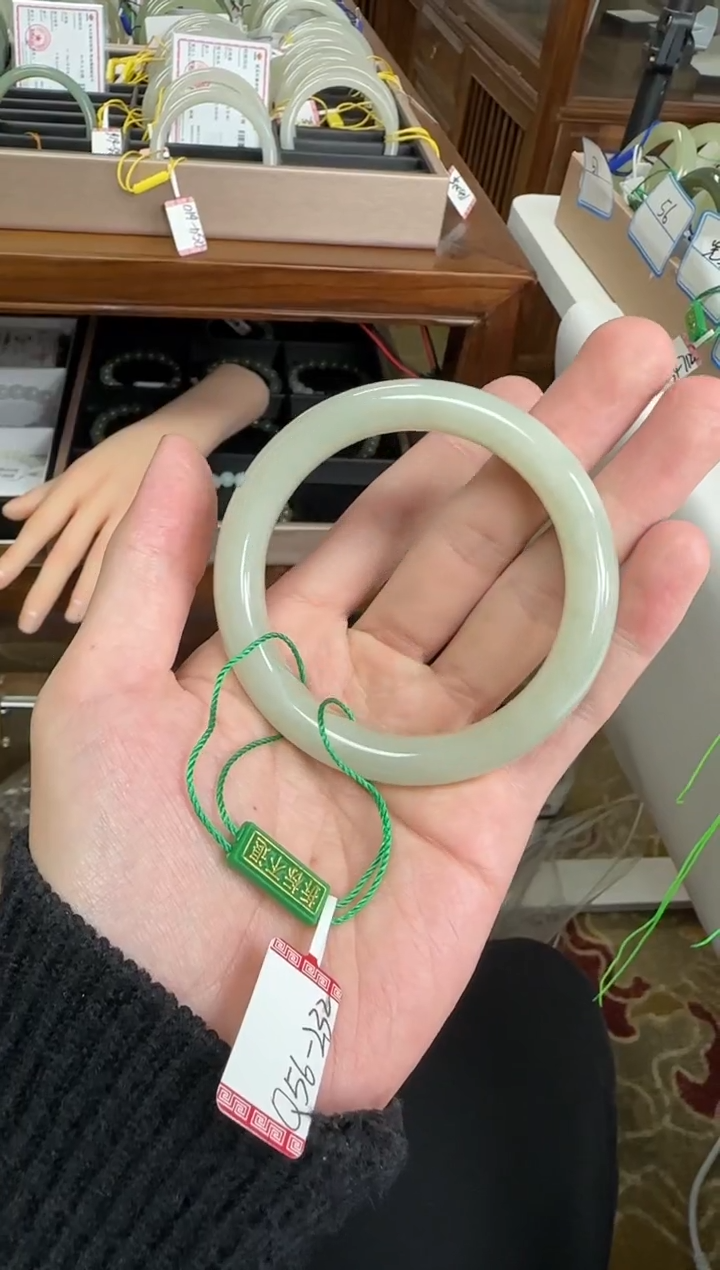 未镶嵌手镯和田玉56