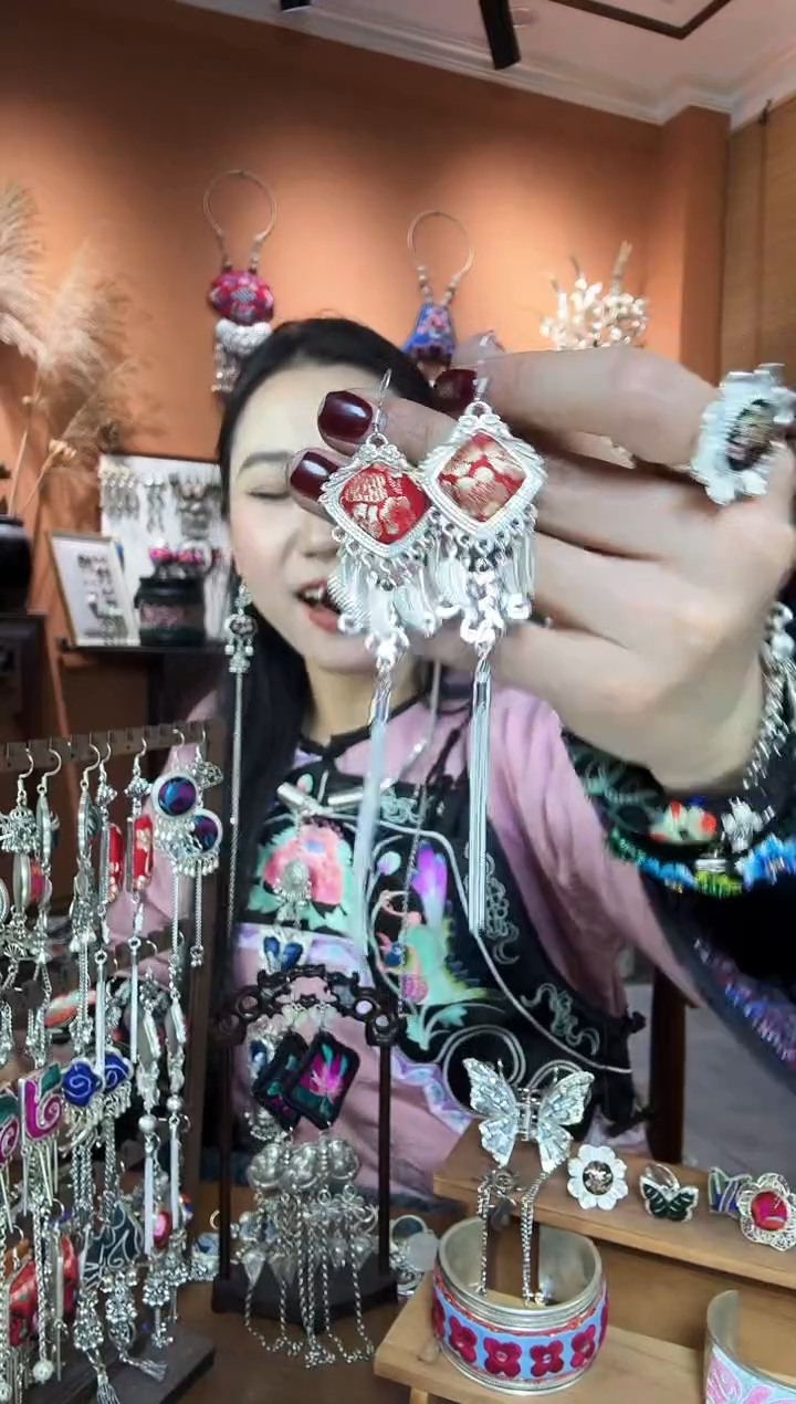 【闪购商品】刺绣纯手工民族风耳环