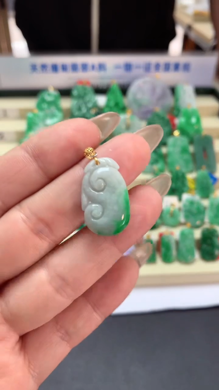【闪购商品】翡翠吊坠(不含链)18K金镶嵌挂件