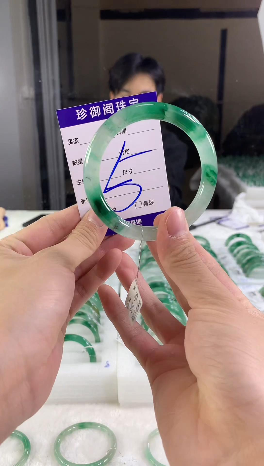 未镶嵌手镯石英质玉（非洲翠）58