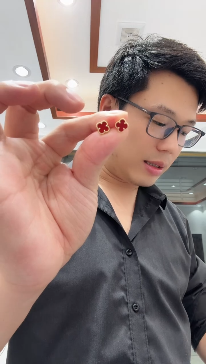 玛瑙/玉髓耳钉18K金镶嵌红色k黄，小号四叶草耳钉