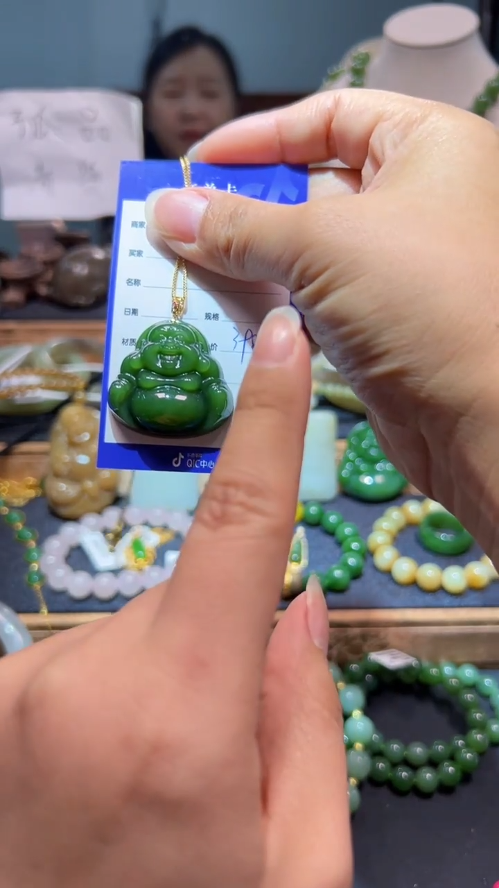 颈饰18K金镶嵌和田玉1