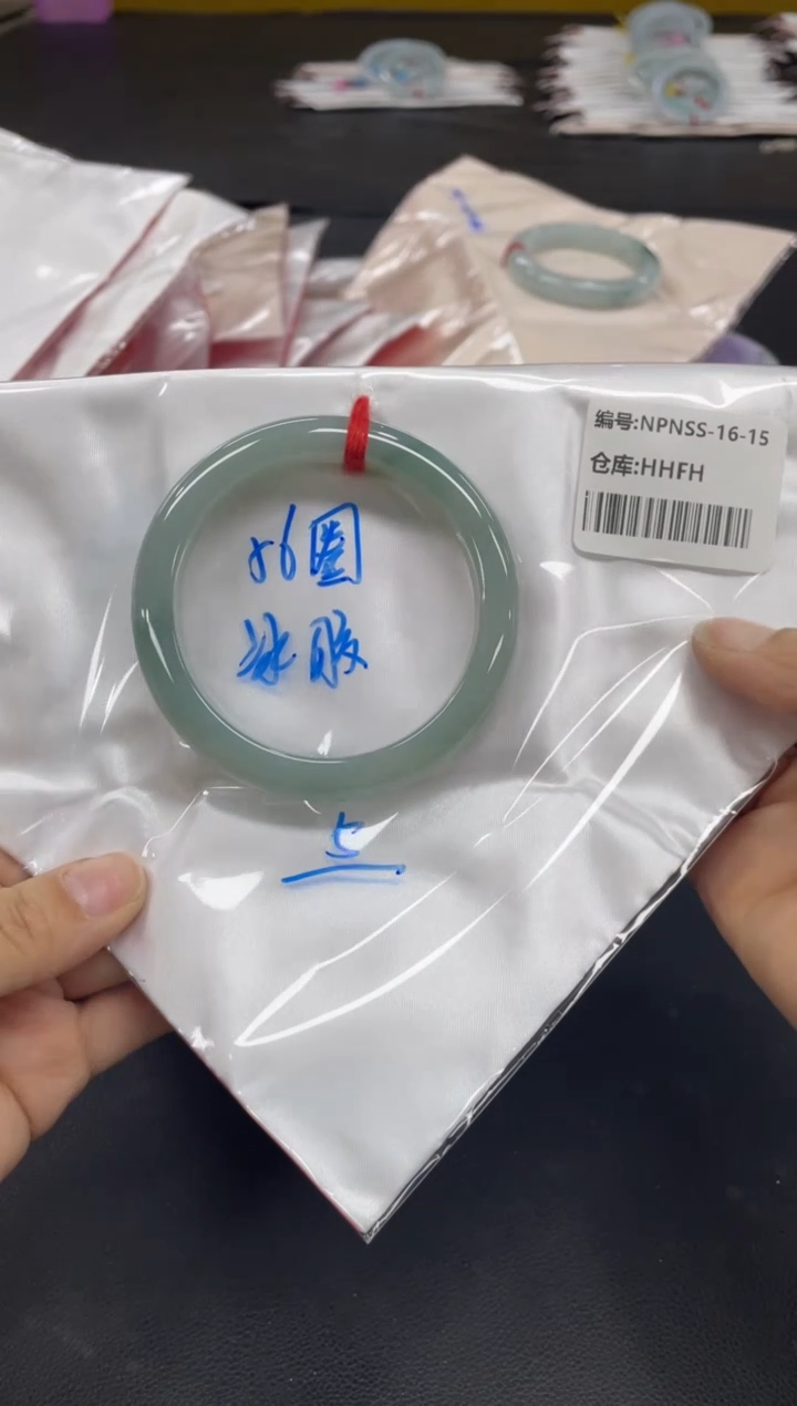 未镶嵌手镯翡翠翡翠手镯