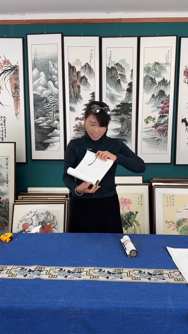 国画梅花卷轴20*100