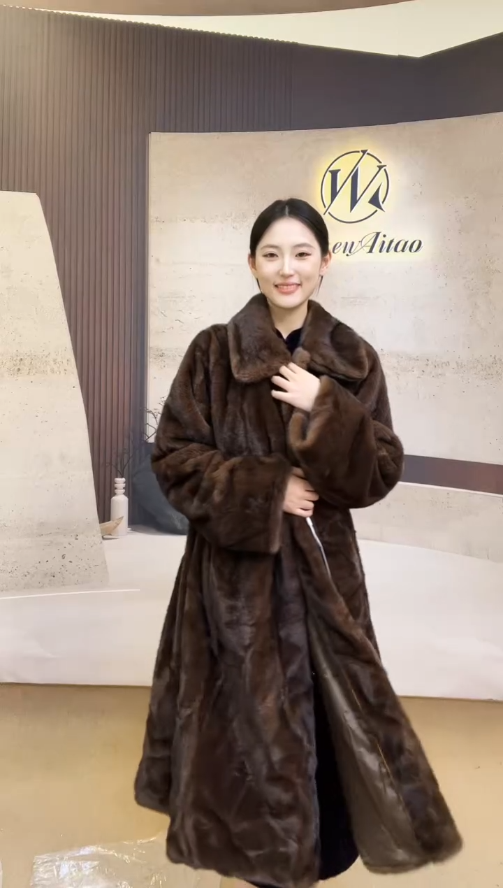 棕色皮草一颗歪桃