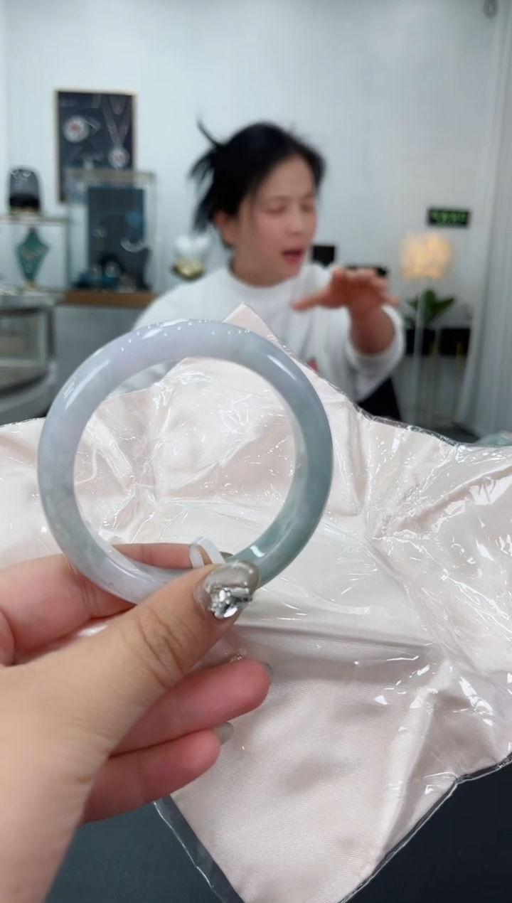 【闪购商品】翡翠手镯未镶嵌天然翡翠A货