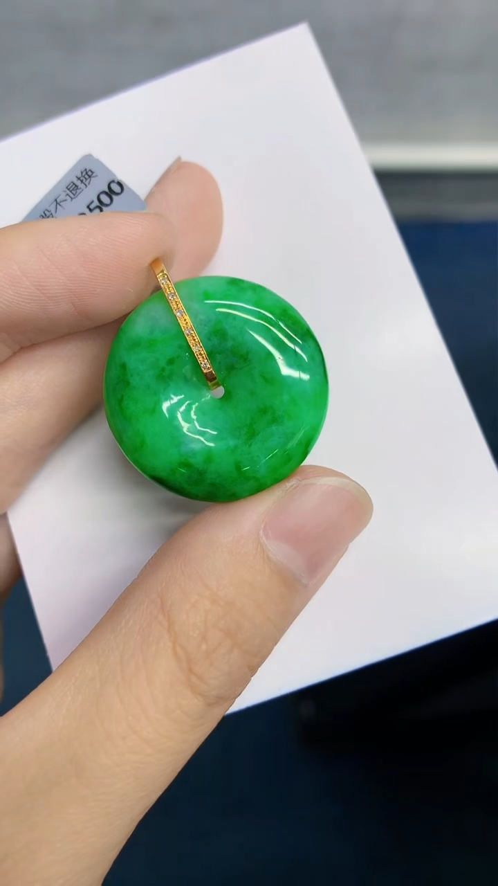 翡翠18K金镶嵌颈饰             1