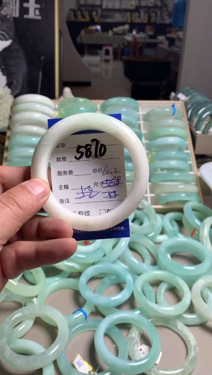 【闪购商品】蛇纹石玉手镯未镶嵌5870