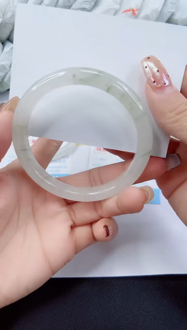 【闪购商品】石英质玉手镯未镶嵌22