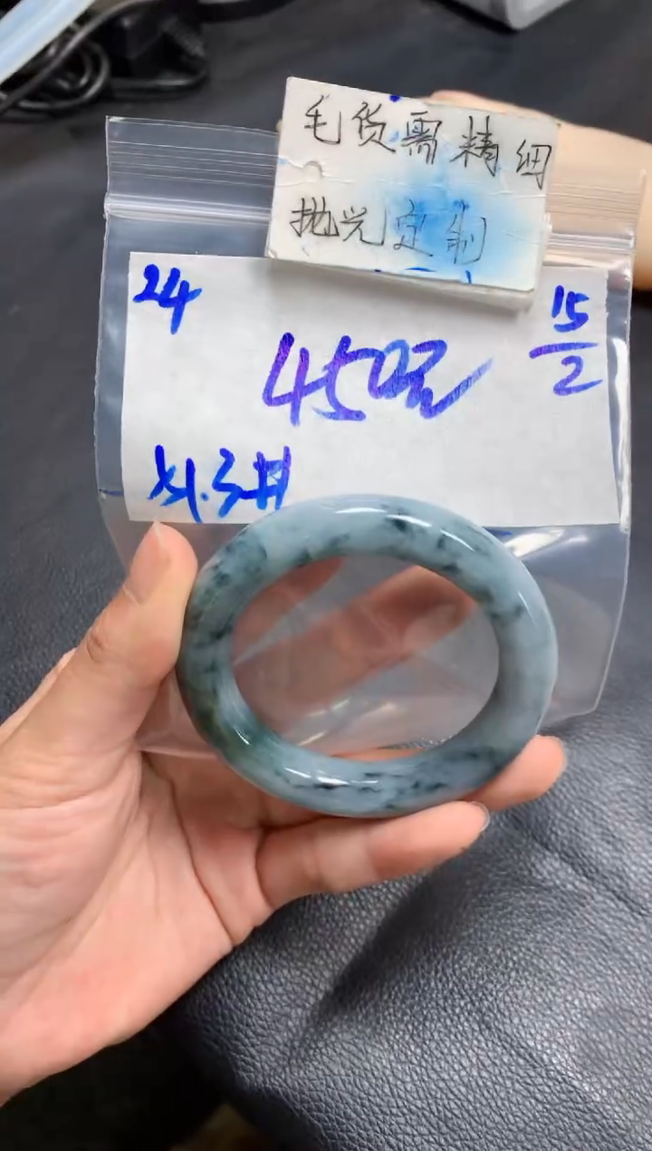 【闪购商品】定制翡翠未镶嵌24毛货需精细抛光手镯多样性拍一发一