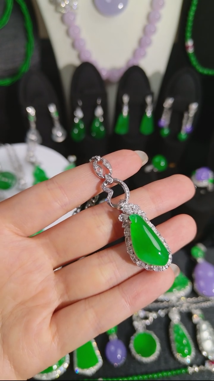 吊坠(不含链)18K金镶嵌翡翠福瓜