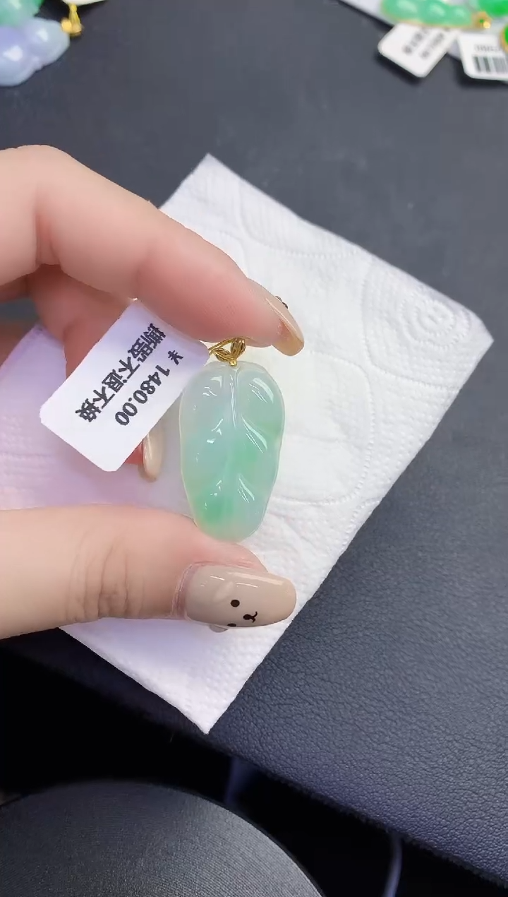 颈饰18K金镶嵌翡翠缅甸天然翡翠A货