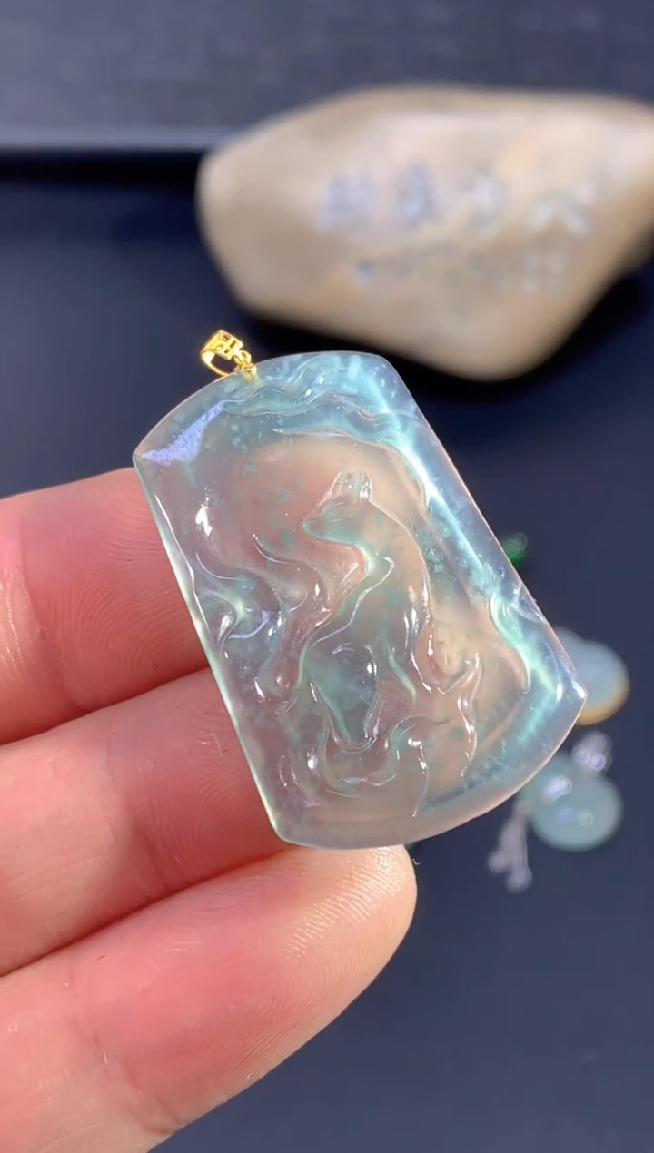 颈饰18K金镶嵌翡翠        