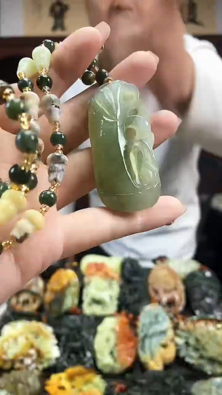 【闪购商品】蛇纹石玉吊坠未镶嵌··