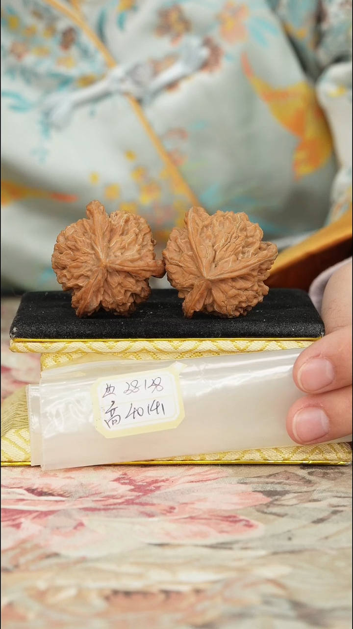 【闪购商品】文玩核桃把件盘山三棱