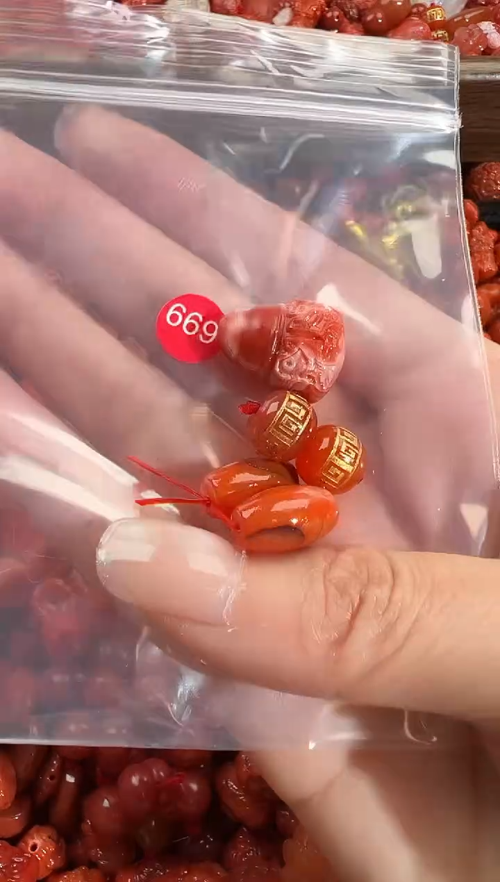 颈饰未镶嵌南红玛瑙1