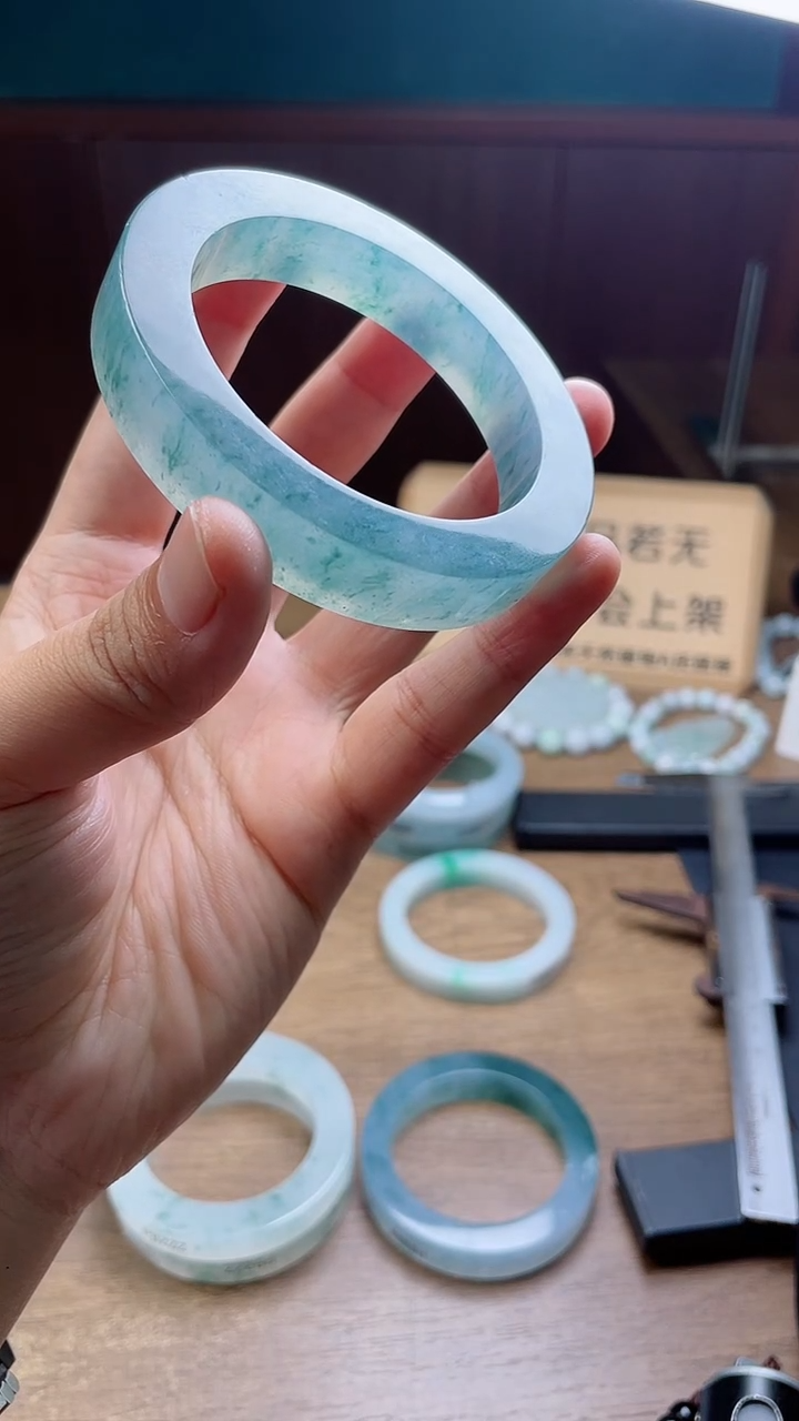 定制翡翠手镯未镶嵌?****?定制