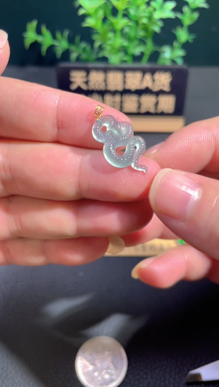 颈饰18K金镶嵌翡翠翡翠