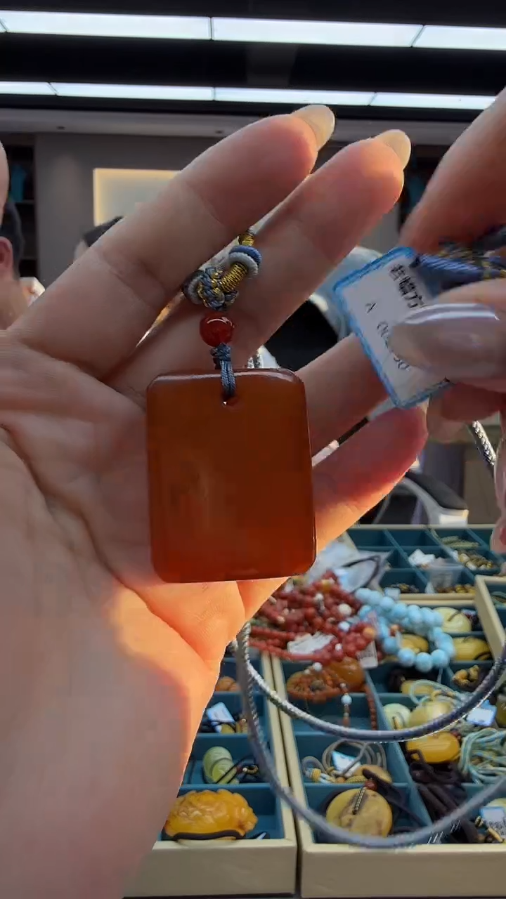 琥珀颈饰未镶嵌80秒拍号 假一罚三 