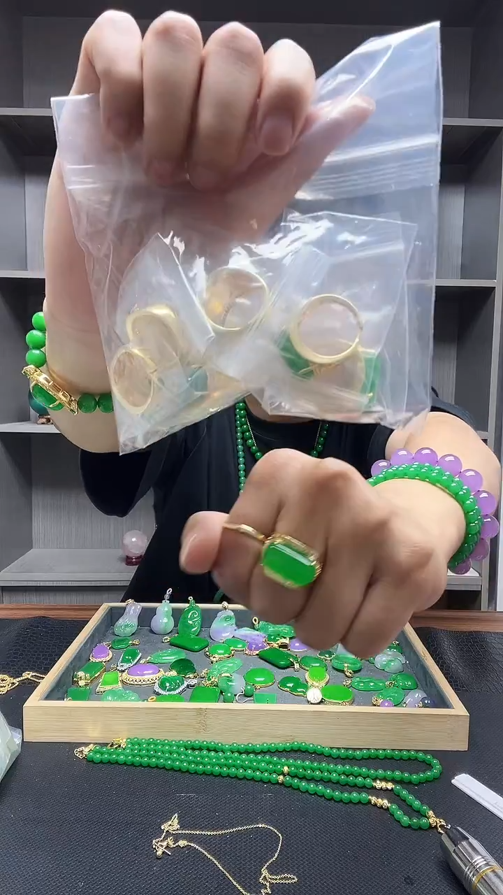 翡翠戒指14K金镶嵌戒指