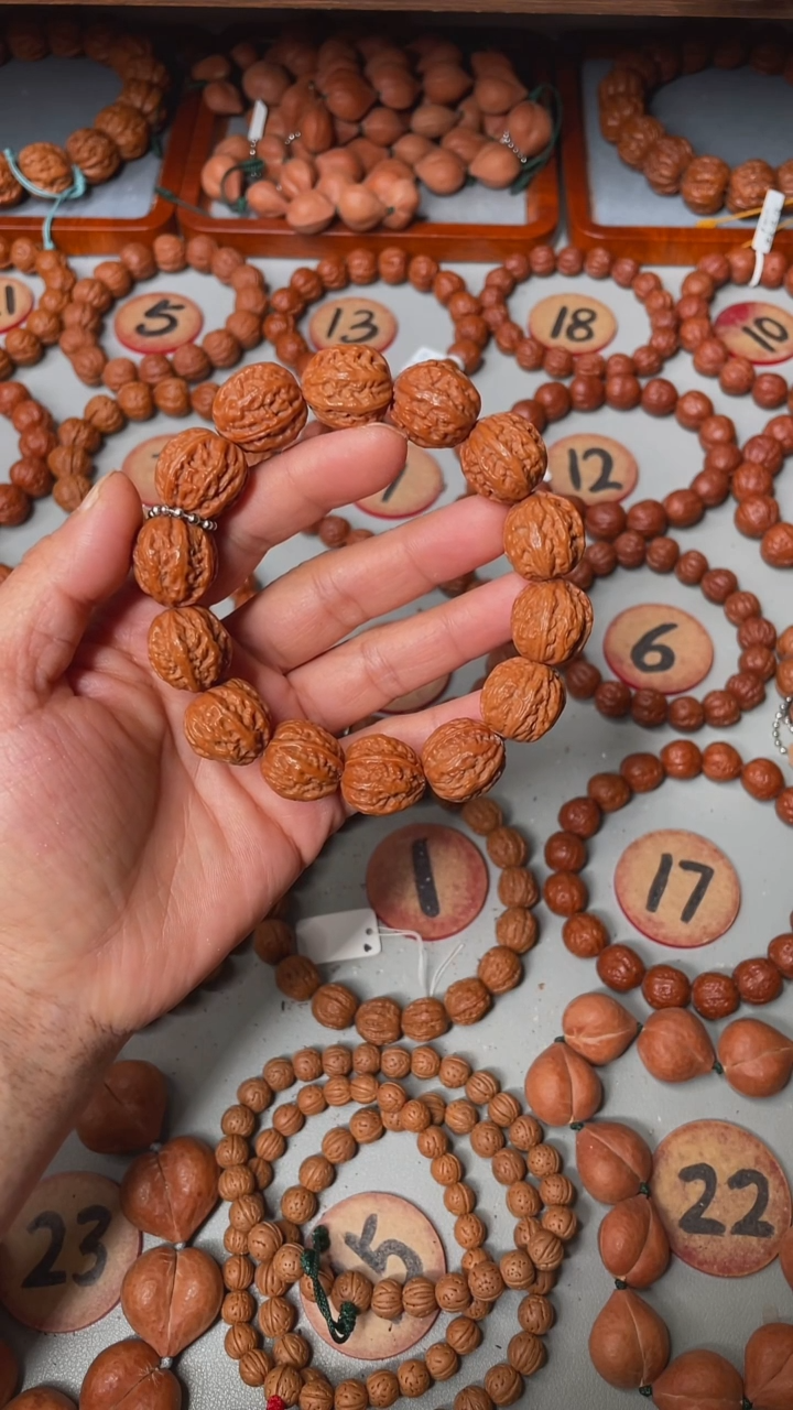 文玩核桃手串玻璃底龙骨京八棱18mm