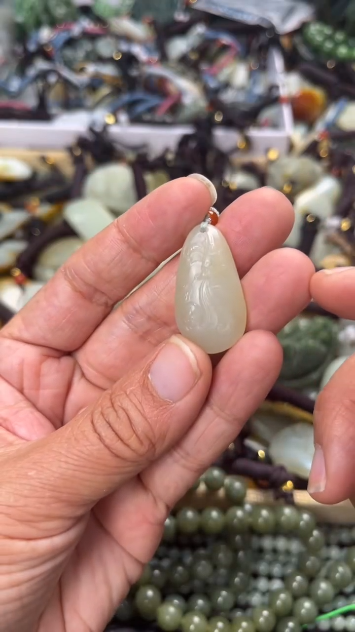 【闪购商品】和田玉颈饰未镶嵌多样性发货没有证书拍一发一有瑕