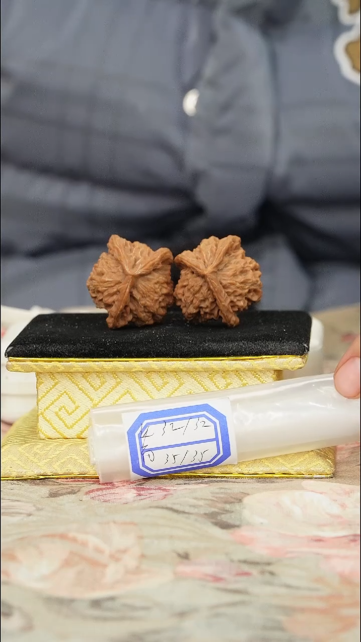 【闪购商品】文玩核桃把件盘山三棱