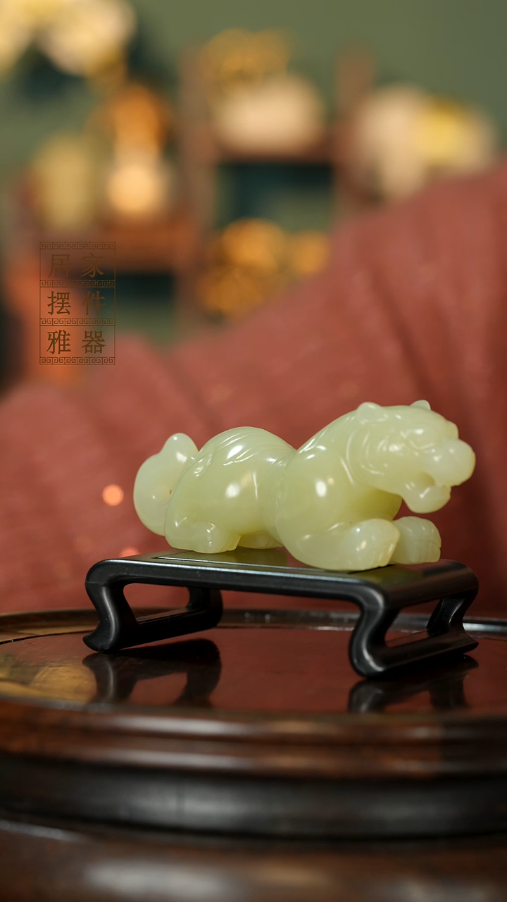 玉《虎虎生威伏虎》摆件