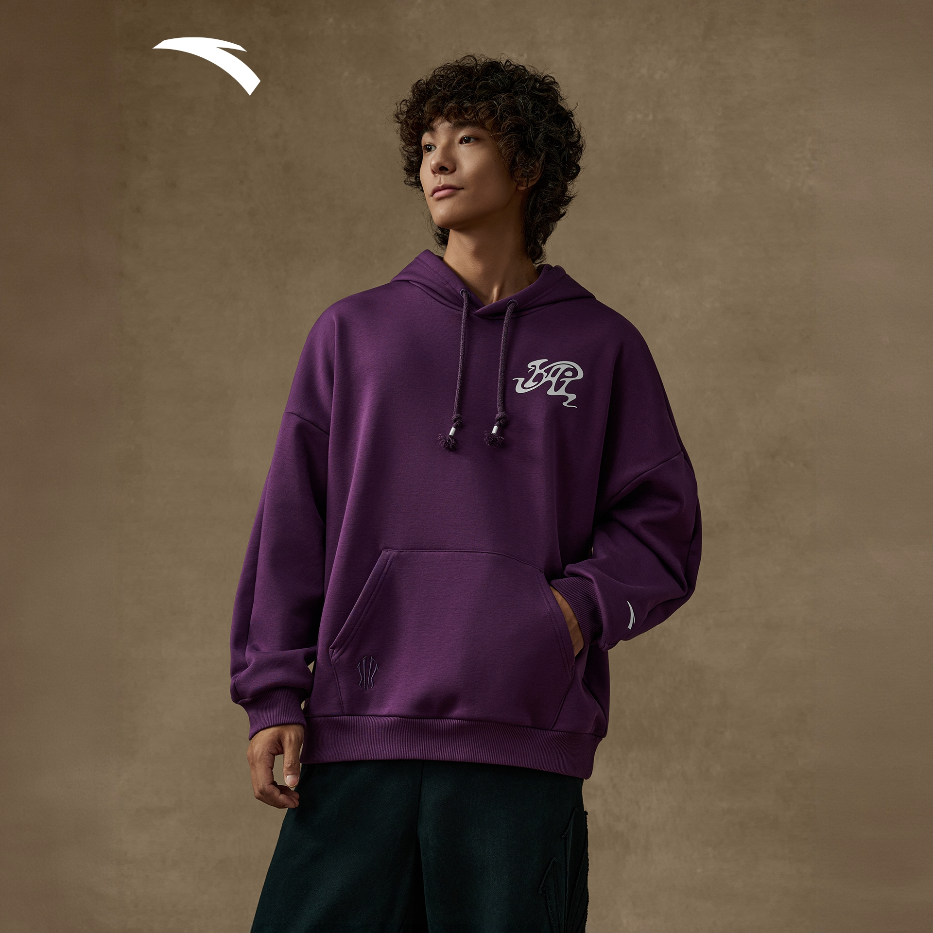 安踏欧文系列部落风美式篮球长袖套头衫连帽上衣字母加绒印花卫衣