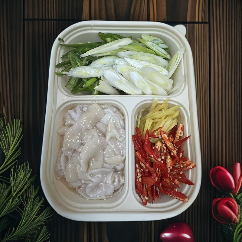 火爆肥肠（半熟鲜肥肠半斤，配芹菜节、仔姜丝、黑木耳、青红椒丝、姜蒜片，默认码制泡姜泡椒酱）