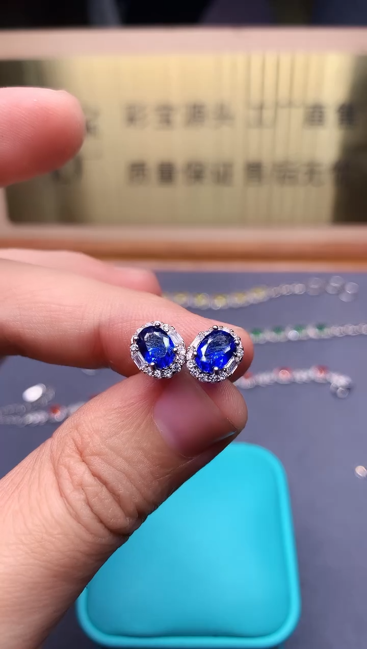 【闪购商品】蓝宝石耳饰银S925镶嵌........