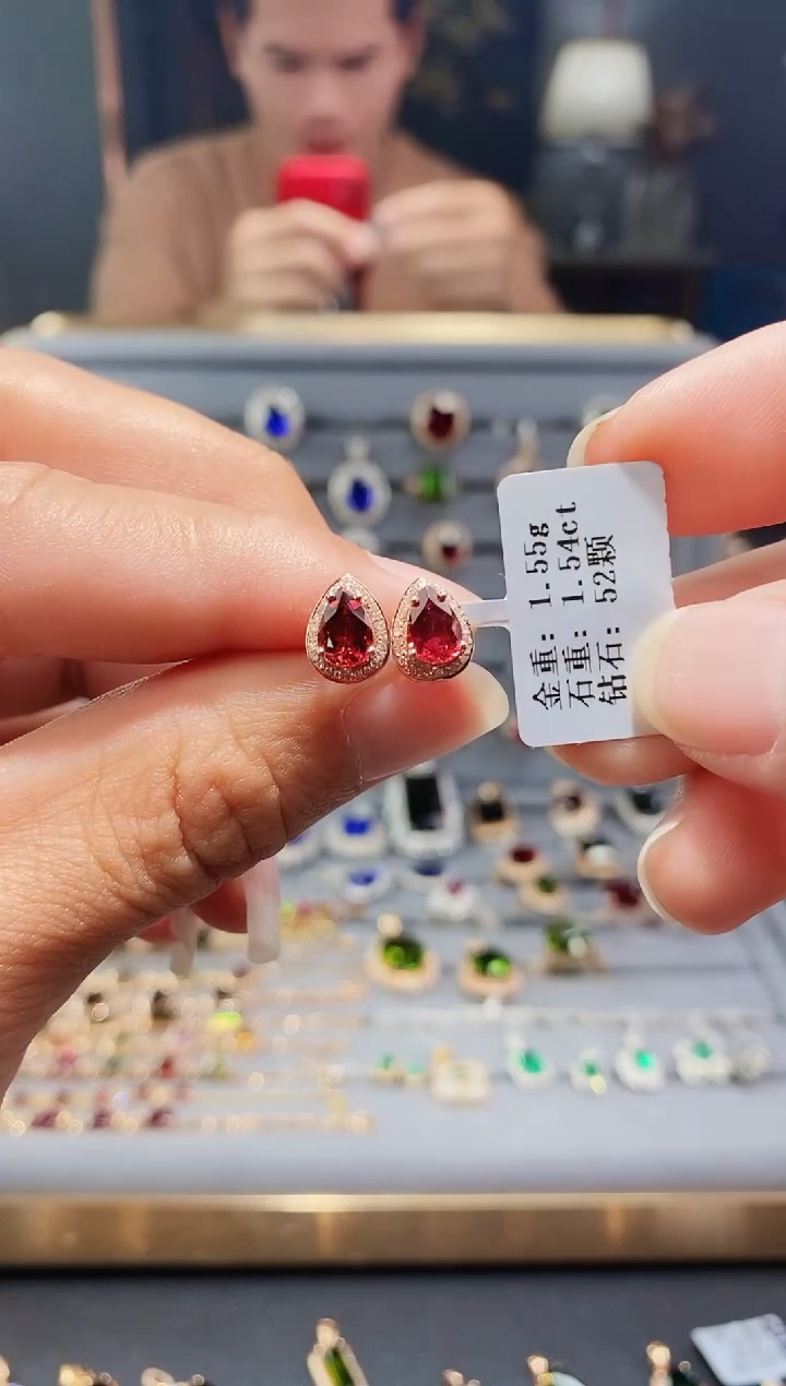 【闪购商品】碧玺耳饰18K金镶嵌1.54配钻