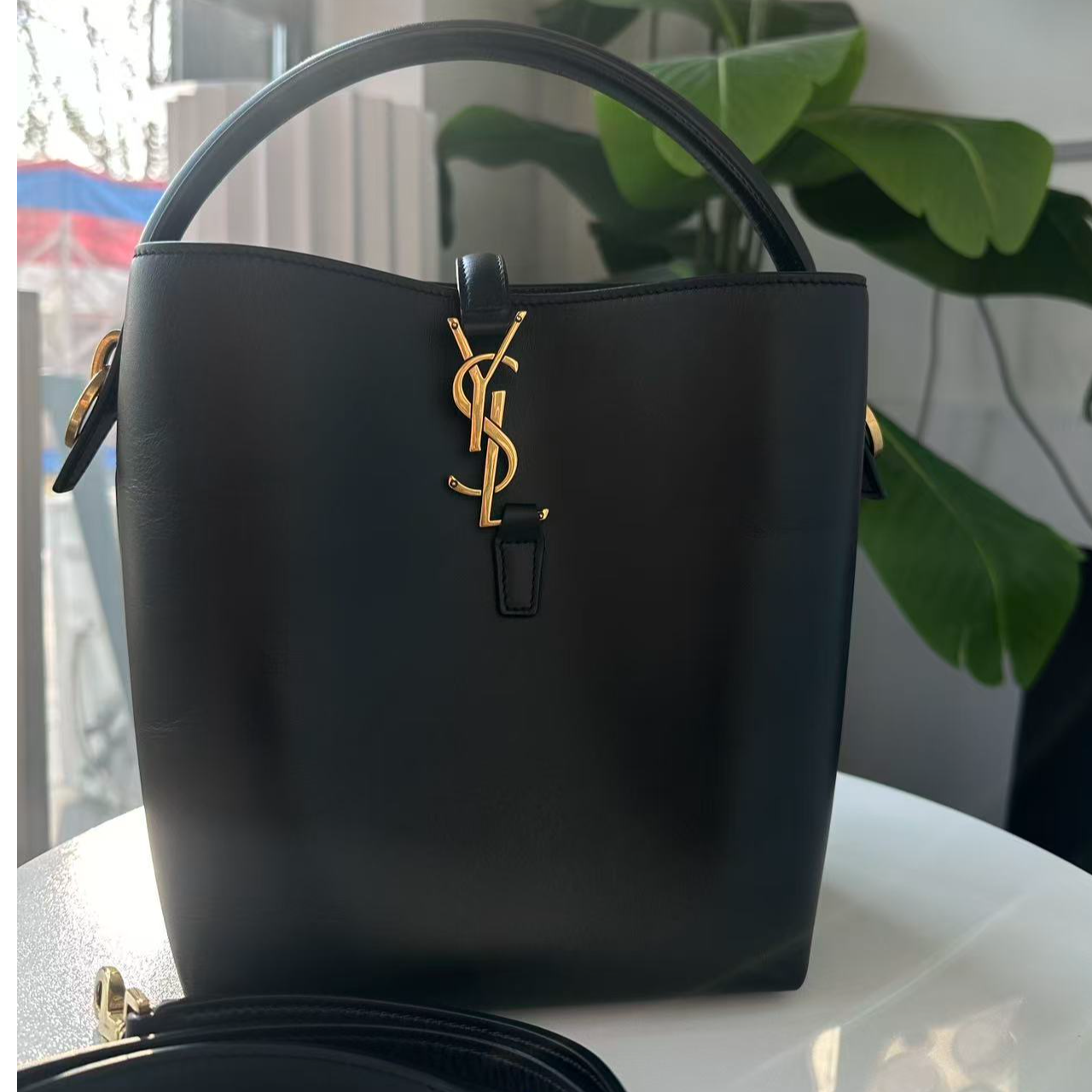 95新 YSL/圣罗兰 95新黑金hobo水桶/单肩时尚女士包