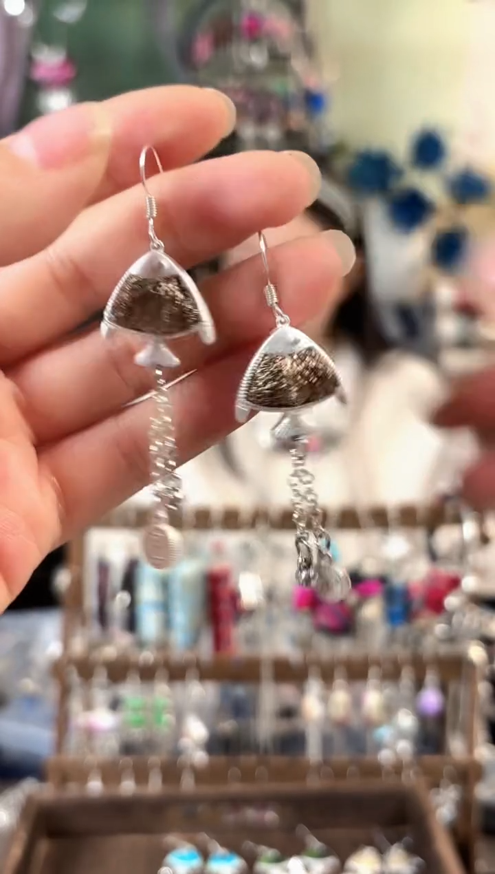 彩云南阁非遗老绣饰品018