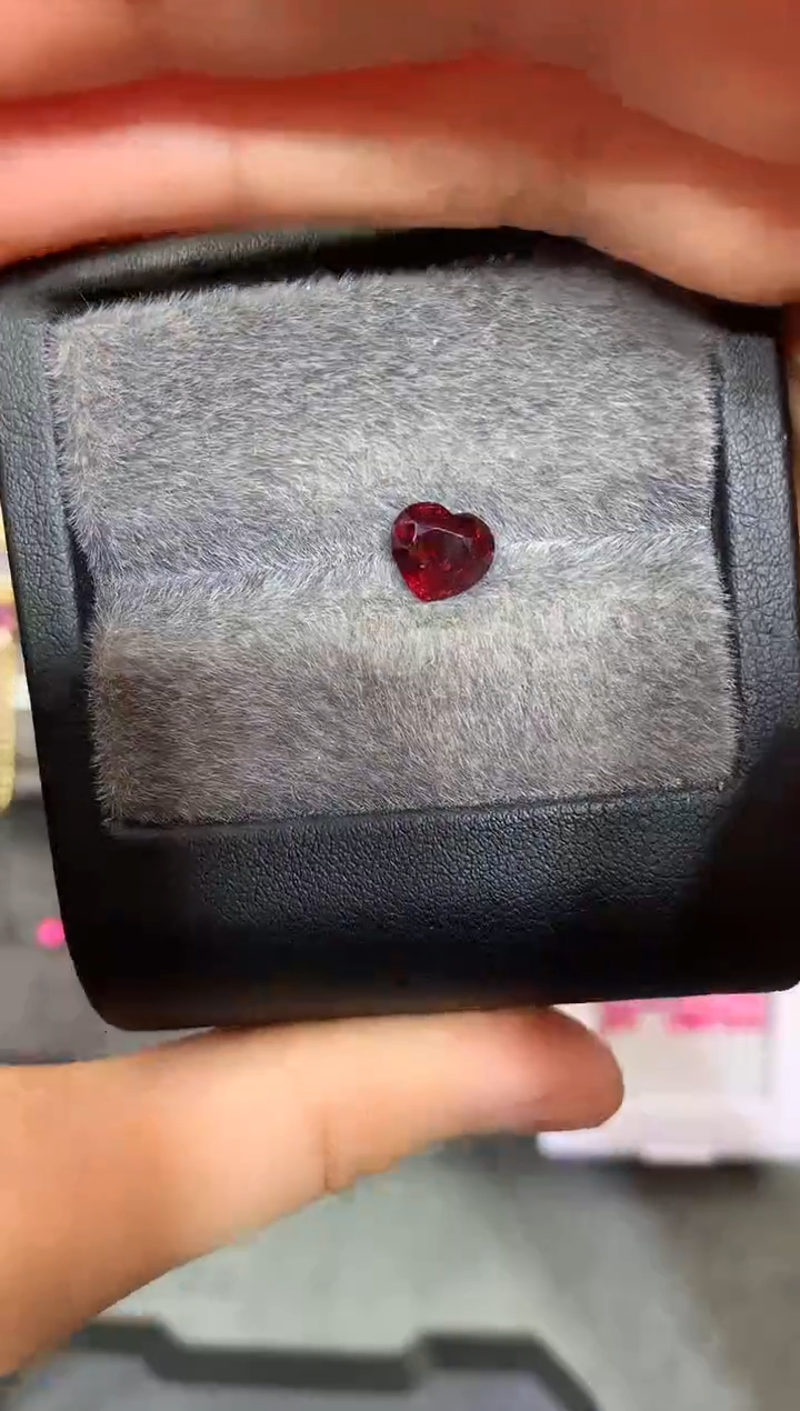 【闪购商品】定制尖晶石裸石未镶嵌心形 鸽血色调 1.55ct