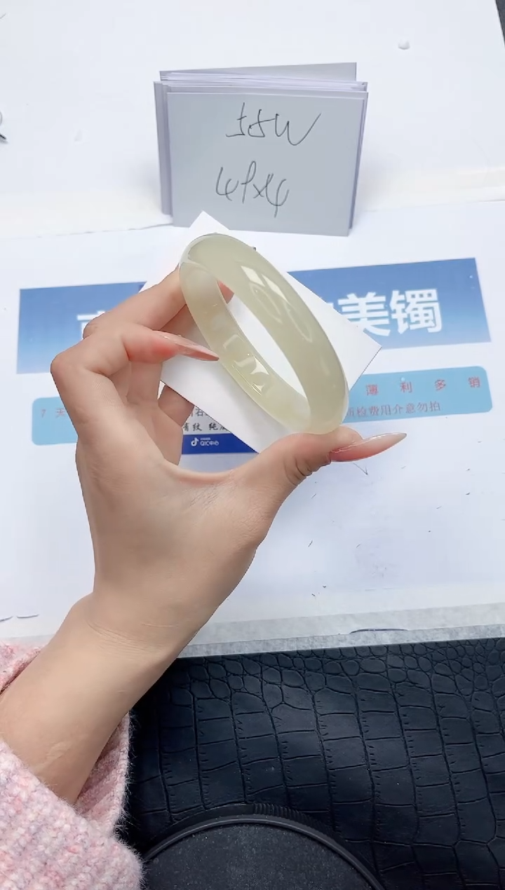 【闪购商品】石英质玉手镯未镶嵌L303-61.7