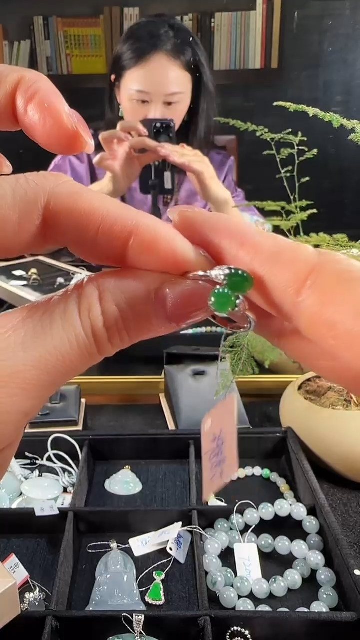 【闪购商品】翡翠戒指18K金镶嵌天然缅甸翡翠满绿蛋面戒指