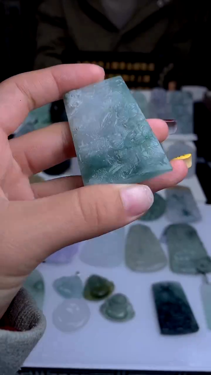 【闪购商品】定制翡翠未镶嵌吊坠