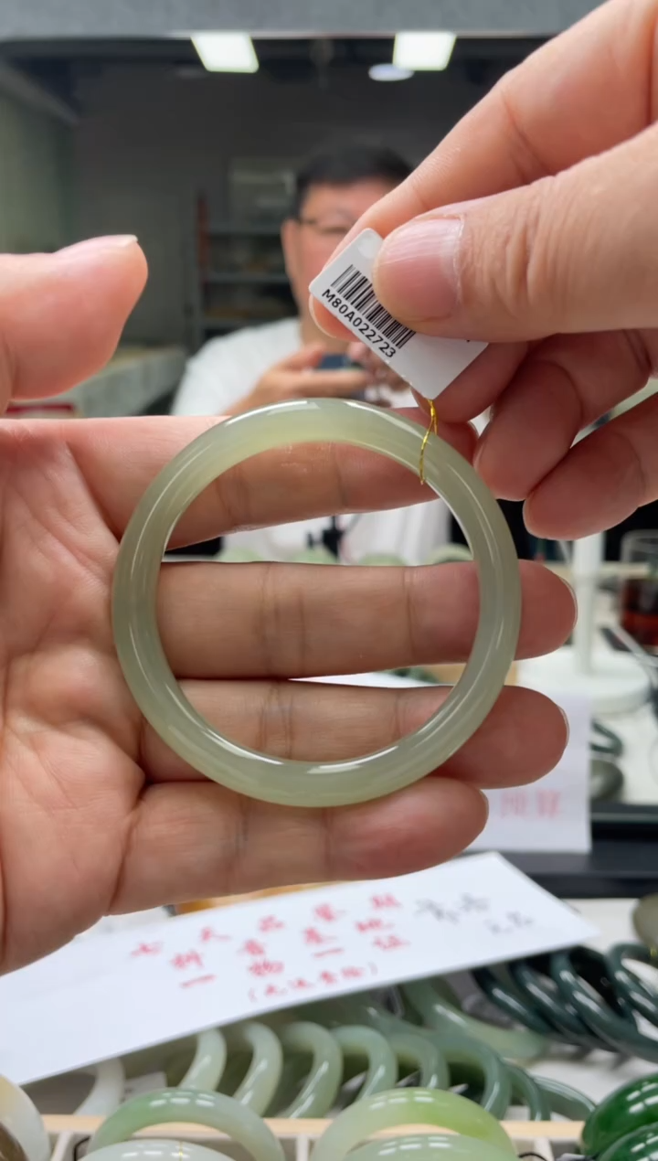 【闪购商品】和田玉手镯未镶嵌编码2723 圈口54-55