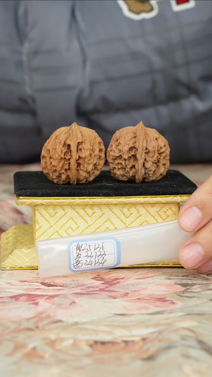 【闪购商品】文玩核桃把件非嫁接元宝