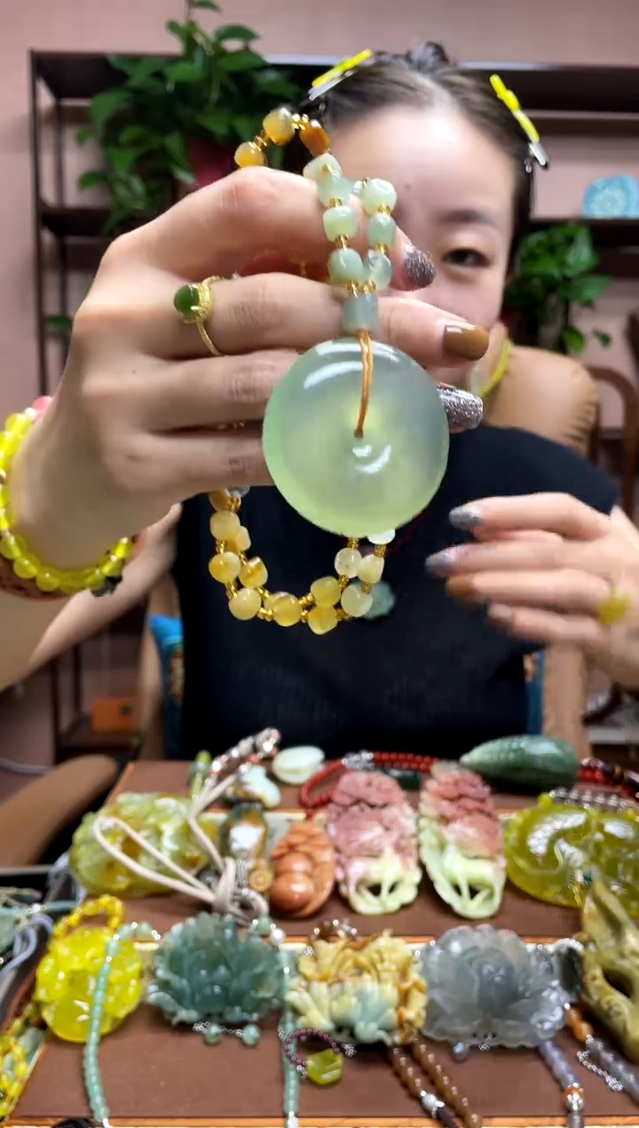 未镶嵌岫玉吊坠多样性发货发其中之一