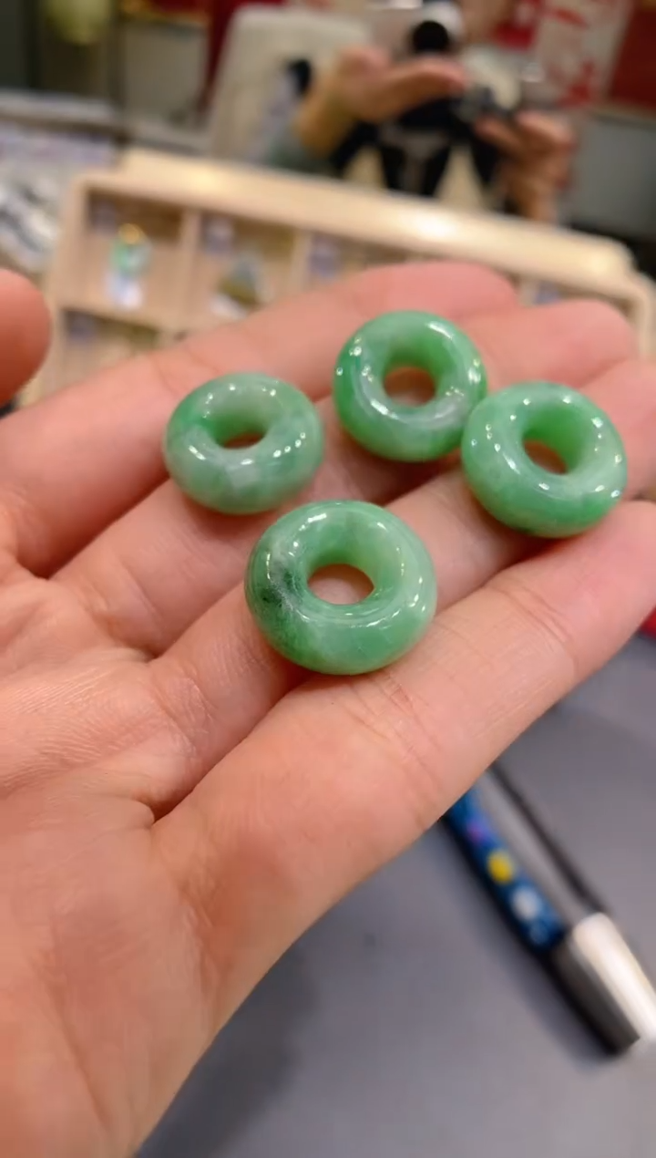 【闪购商品】翡翠吊坠(不含链)未镶嵌甜甜圈 多样性发其一