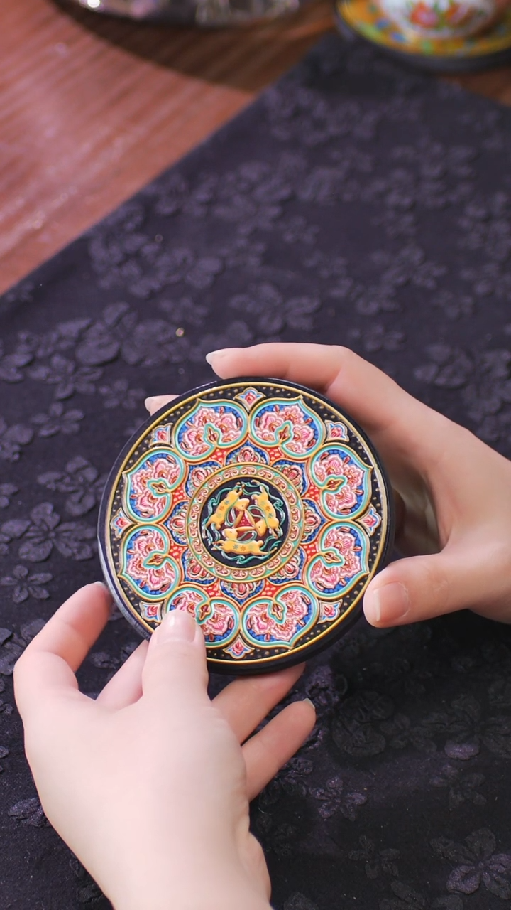 壹藏贰宝三兔图案杯垫一片