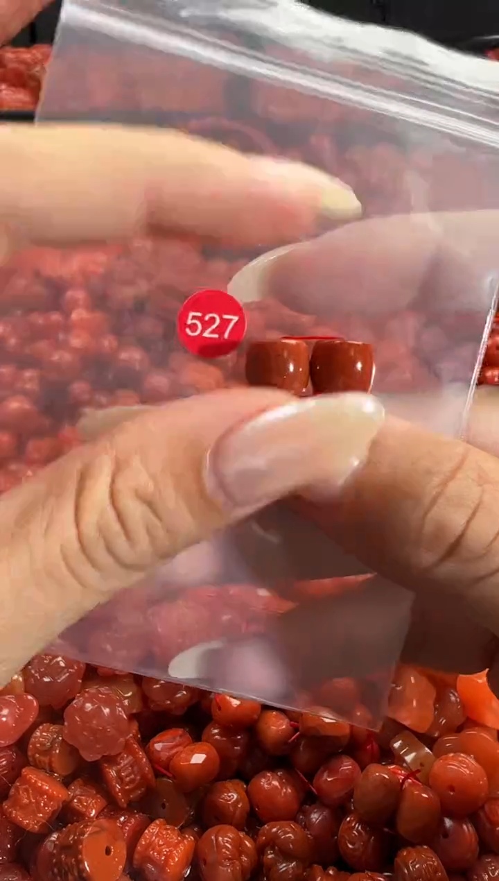 颈饰未镶嵌南红玛瑙1