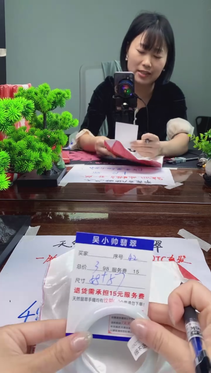 翡翠未镶嵌手镯天然A货翡翠需包容瑕疵，介意慎拍