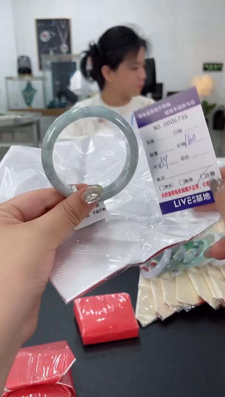 【闪购商品】翡翠手镯未镶嵌天然翡翠A货