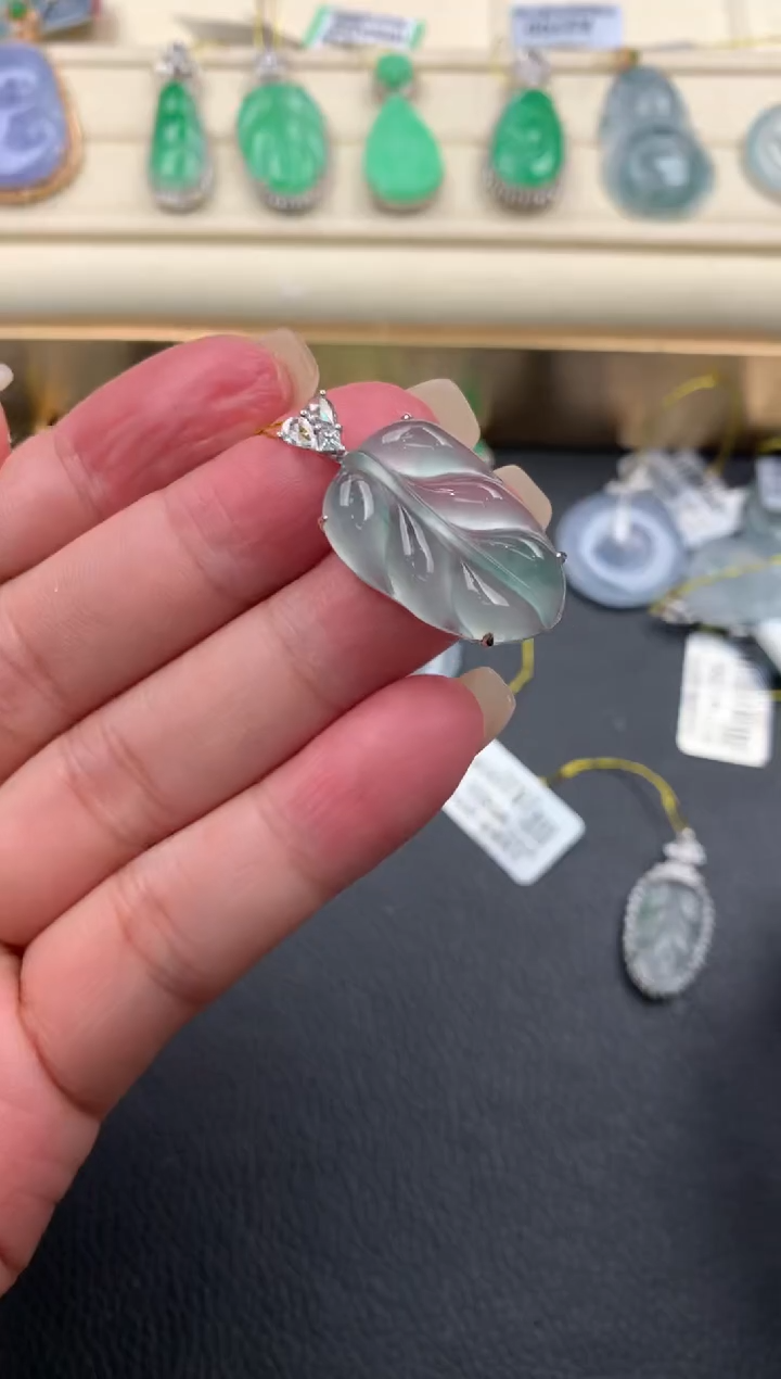 【闪购商品】翡翠颈饰18K金镶嵌Q701     